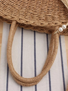 Sac à main en paille tressée naturelle avec perles élégantes et poignées tressées