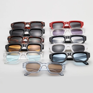 Collection multicolore de lunettes de soleil rectangulaires vintage avec montures épaisses