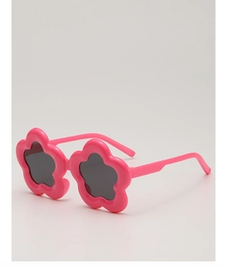 Detailansicht der rosa blumenförmigen Kinder-Sonnenbrille mit dunklen UV-Schutzgläsern