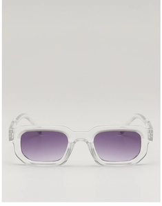 Détail de montures rectangulaires transparentes avec verres dégradés violets élégants