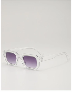 Vue détaillée de la monture carrée transparente avec des verres violets dégradés