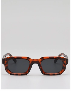 Vue détaillée de lunettes de soleil carrées rétro écaillées avec verres anti-UV