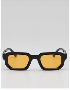 Vue détaillée de lunettes de soleil carrées vintage avec monture noire et verres jaunes