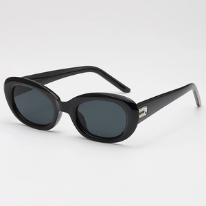 Classic oval retro sunglasses in glossy black with dark grey UV protective lenses