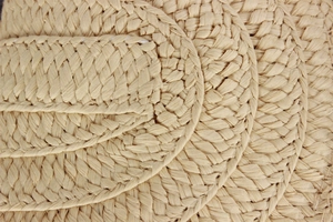 Vista macro dettagliata della trama in corda di carta beige su una borsa vintage