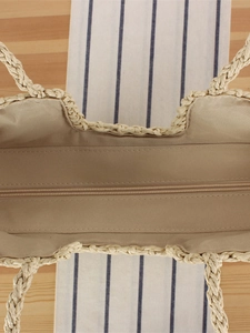 French style hollow straw woven shoulder bag with large capacity for beach vacation