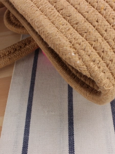 Sac à main minimaliste en corde de coton tissée avec texture naturelle de fibres épaisses