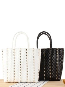 Sac À Main Panier En Plastique Tissé À La Main Grande Capacité Sac Fourre-Tout De Plage Décontracté Avec Décoration De Clous Métalliques Pour Femmes