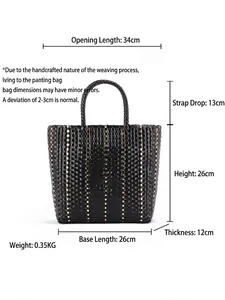 Sac fourre-tout noir tissé à la main avec clous dorés et dimensions détaillées précises