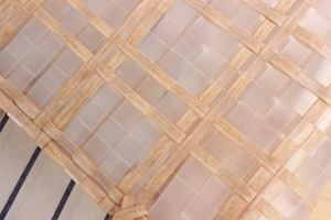 Macro shot of the woven basket showing clear plastic strips and wood fiber texture