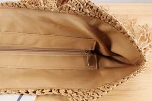 Detailansicht der Innenseite einer Webtasche mit Stofffutter und Reißverschlussfach