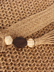 Französische Stroh-Tragetasche mit Perlenquasten-Detail und natürlicher Faserstruktur