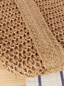 Große khakifarbene Papierschnur-Strandtasche mit handgefertigtem Lochmuster für Urlaub