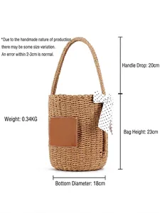 Handgefertigte Stroh-Eimertasche mit Lederpatch und gepunkteter Schleife