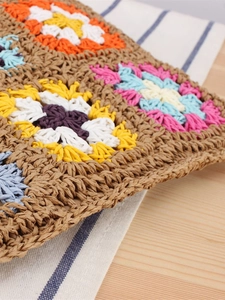Borsa a tracolla vintage all'uncinetto con motivi floreali fatti a mano e patta chic