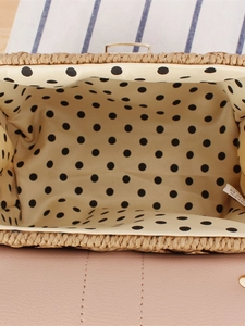 Sac bandoulière bicolore en papier tissé avec doublure à pois et fermoir doré chic