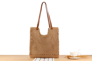 Détail du sac fourre-tout en coton tissé avec anses en cuir et doublure en tissu