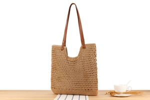 Détail d'un sac cabas en coton tissé avec sangles en cuir et doublure en tissu