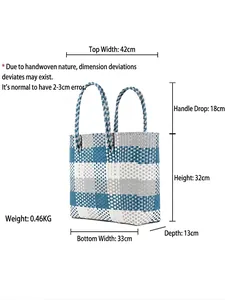 Grande borsa da spiaggia intrecciata a mano in plastica con motivo a quadri blu e bianchi