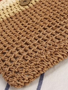 Fashionable two-tone woven handbag with vintage magnetic buckle for casual beach vacation