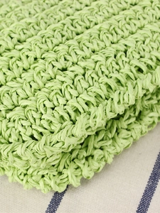 Borsa a mano da donna in paglia di carta verde chiaro con trama intrecciata a mano