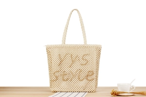 Vue détaillée du sac cabas en corde de papier tissé avec lettrage XYS STYLE