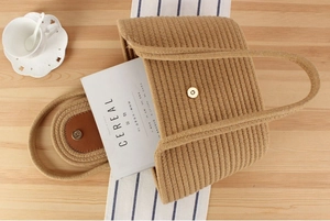Détail du tissage en corde de coton épais et du fermoir magnétique de ce sac cabas