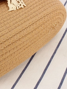 Sac de plage tressé à la main en paille avec bordure en dentelle blanche élégante