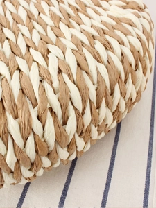 Minimalist semicircular woven straw handbag for women's beach holiday vacation
