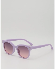 Detail view of lavender kids sunglasses with matte frame and pink gradient lenses