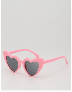 Détail des lunettes de soleil roses en forme de cœur pour enfants avec verres gris
