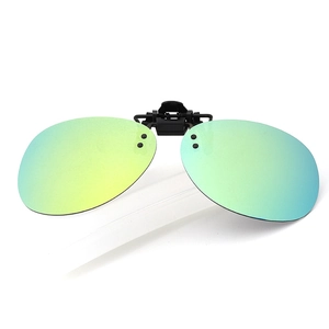 Polarized green-yellow gradient clip-on sunglasses for driving with black clip