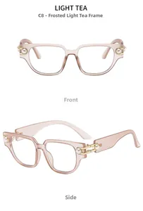 Detalle de gafas cat eye color té mate con detalles de perlas y metal dorado