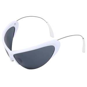 Lunettes de soleil cyberpunk blanches futuristes avec verres gris et monture sport enveloppante