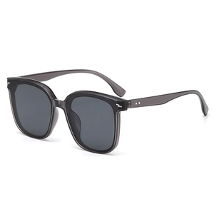 Retro Oversize-Sonnenbrille mit quadratischem Rahmen in Transparentgrau und grauen Gläsern