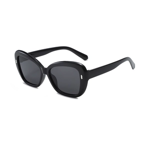 Retro oversized black frame children sunglasses with silver diamond rivets for UV protection