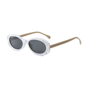 Lunettes de soleil enfant monture ovale blanche branches kaki et verres gris foncé