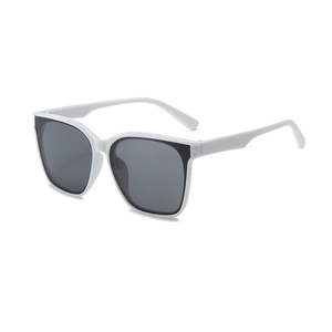 Lunettes de soleil de mode pour enfants avec monture blanche et verres anti-UV sombres