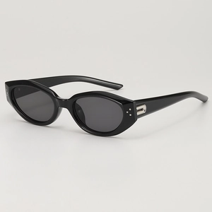 Vintage Cat Eye Sunglasses For Women UV400 Protection Retro PC Frame With Metal Rivets Trendy Eyewear For Travel Fashion