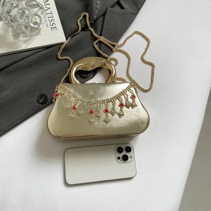 Sac de soirée doré élégant avec franges en strass et une poignée semi-circulaire chic