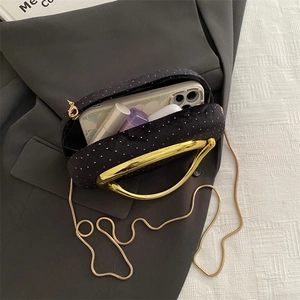 Sac de soirée élégant en velours noir à pois dorés avec poignée en métal