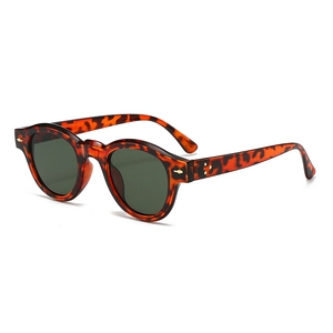 Retro round tortoiseshell sunglasses with green lenses and metal rivet details