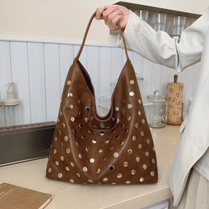 Grand Capacité Sac Hobo Femmes Cuir PU Rivets Métalliques Style Punk Vintage Sac À Épaule