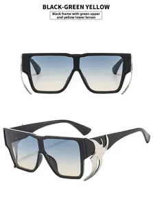 Détails de lunettes de soleil noires avec verres dégradés et décor en métal argenté