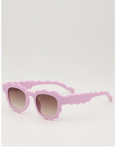 Detail view of pink scalloped wave frame sunglasses with brown gradient lenses