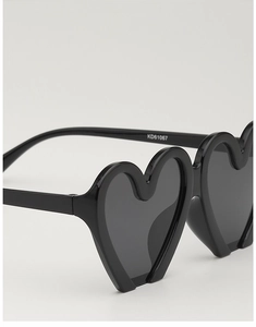 Close-up of heart-shaped black frame sunglasses with model number KD61067 detail