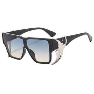 Lunettes de soleil Y2K oversize à monture noire mate et verres dégradés bleu-jaune