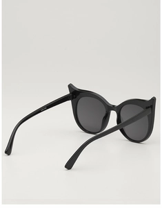 Détail des lunettes de soleil œil de chat KD81066 pour enfants avec monture noire