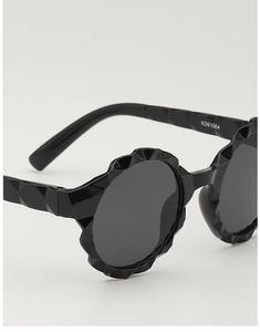 Close-up of round wavy petal frame sunglasses with diamond-textured temples for kids