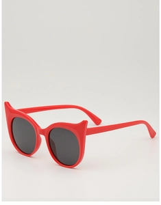 Détail de lunettes de soleil rouges pour enfants avec oreilles de chat et verres UV